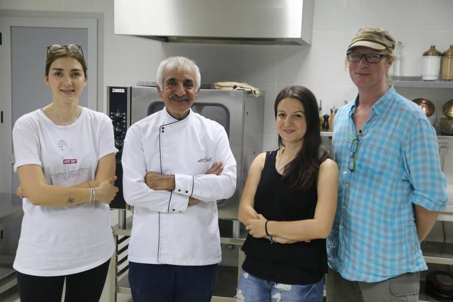 Usta Şef Ali Özçil; Wilco Van Herpen’e “Kıbrıs Mutfağı’nın” İnceliklerini GAÜ Mutfağında Gösterdi