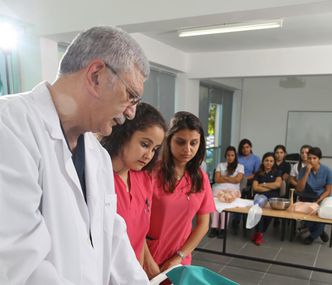 GAÜ Sağlık Alanında Çağdaş Eğitim Sunmaya Devam Ediyor
