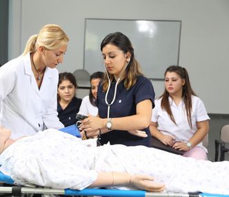 GAÜ SAĞLIK ALANININDA GELECEĞİN OTERİTELERİNİ BÜNYESİNE DAVET EDİYOR