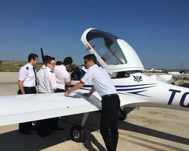 Akpinar Egitim Vakfi Ndan Pilot Olmak Isteyenlere Mujde