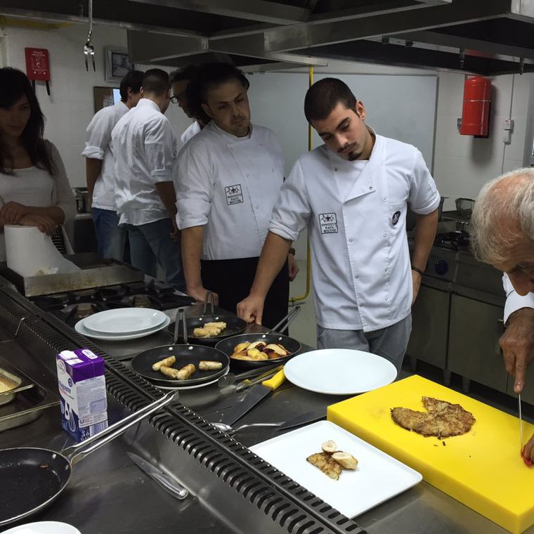 GASTRONOMİ VE TURİZM KULÜBÜ GÜNÜMÜZDE KESİCİ ALETLER VE BICAKÇILIK SEMİNERİ